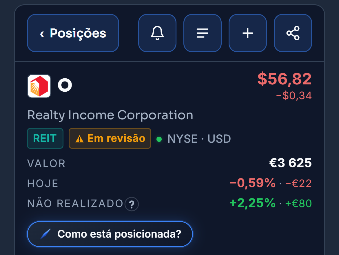 A tabela da Carteira com a Realty Income marcada «Em revisão» e o balão do selo aberto: «Estamos a mapear este dado para ti. Aparece em breve.»